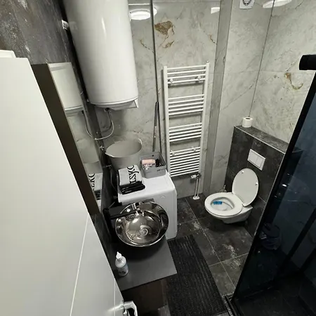 Apartment Center 6 *